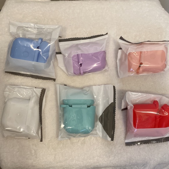 3 COLORS LEFT! 🆕NIP:Wireless EarBud Silicone Carrying Case w/Carabiner Keychain - Picture 4 of 4